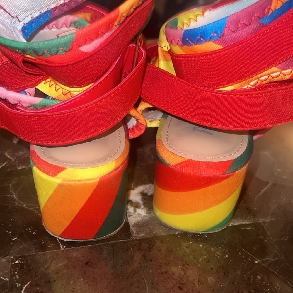 Bright multicolored platform sandals with ankle straps. Size 7. - Picture 6 of 6